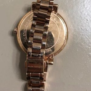 Michael kors rose gold watch